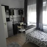 Helle 1-zimmer-apartment, In Der Naehe Von Bahnhof شقة