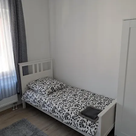 Helle 1-zimmer-apartment, In Der Naehe Von Bahnhof