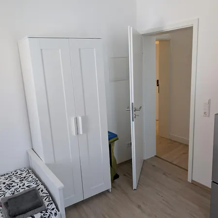 Helle 1-zimmer-apartment, In Der Naehe Von Bahnhof