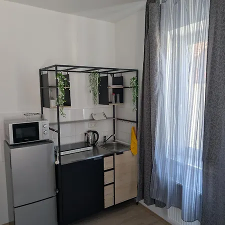 Helle 1-zimmer-apartment, In Der Naehe Von Bahnhof Apartamento