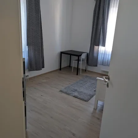 Apartamento Helle 1-zimmer-apartment, In Der Naehe Von Bahnhof *