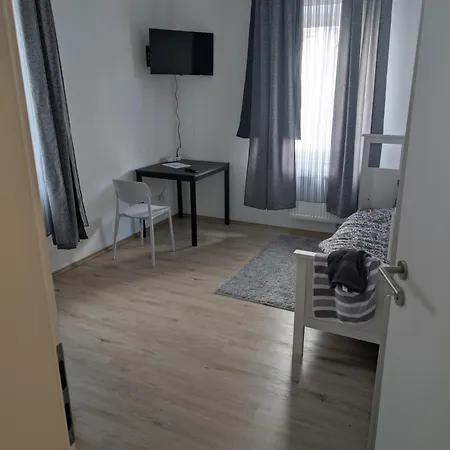 Helle 1-zimmer-apartment, In Der Naehe Von Bahnhof Apartamento