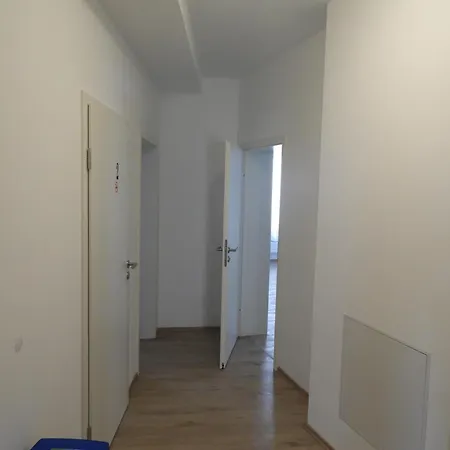 Helle 1-zimmer-apartment, In Der Naehe Von Bahnhof Апартаменты *