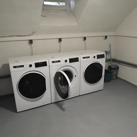 Helle 1-zimmer-apartment, In Der Naehe Von Bahnhof