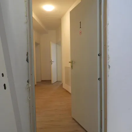 Apartamento Helle 1-zimmer-apartment, In Der Naehe Von Bahnhof *