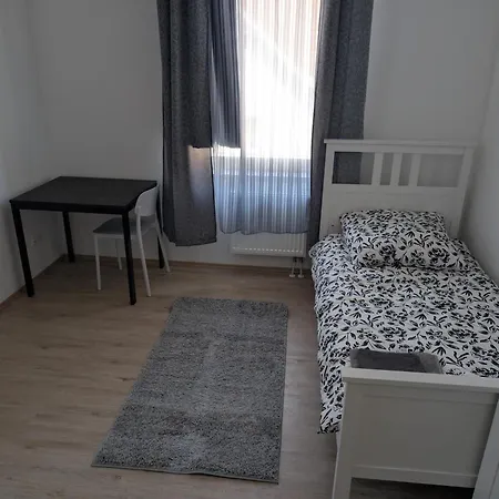 Helle 1-zimmer-apartment, In Der Naehe Von Bahnhof Apartamento *