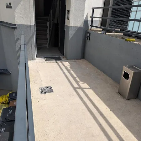 Helle 1-zimmer-apartment, In Der Naehe Von Bahnhof