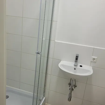 Helle 1-zimmer-apartment, In Der Naehe Von Bahnhof *