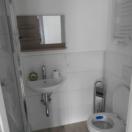 Helle 1-zimmer-apartment, In Der Naehe Von Bahnhof
