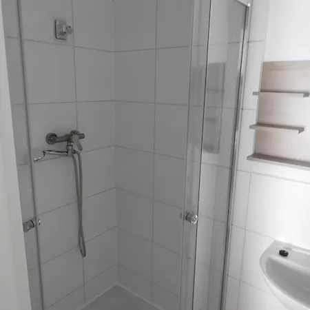 Helle 1-zimmer-apartment, In Der Naehe Von Bahnhof Апартаменты *