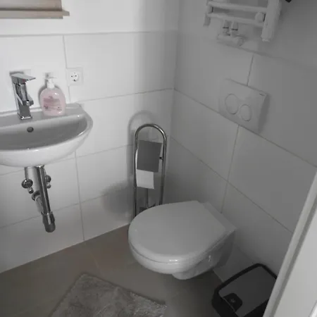 Helle 1-zimmer-apartment, In Der Naehe Von Bahnhof Апартаменты
