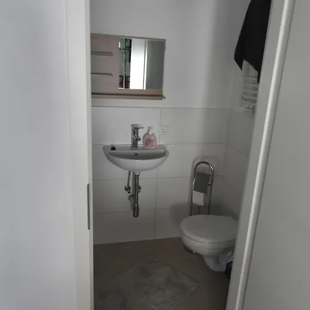 Apartament Helle 1-zimmer-apartment, In Der Naehe Von Bahnhof *