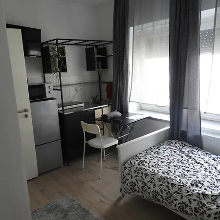 Helle 1-zimmer-apartment, In Der Naehe Von Bahnhof Апартаменты