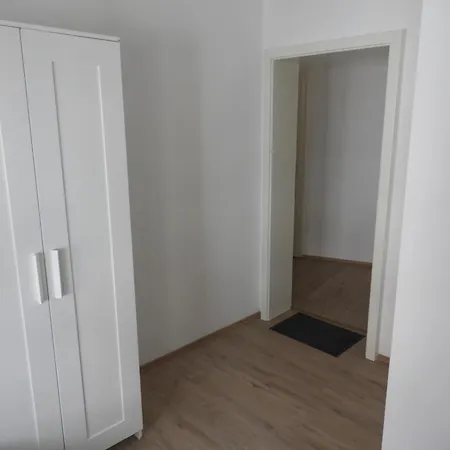 Helle 1-zimmer-apartment, In Der Naehe Von Bahnhof *