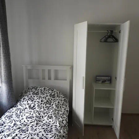 Helle 1-zimmer-apartment, In Der Naehe Von Bahnhof *